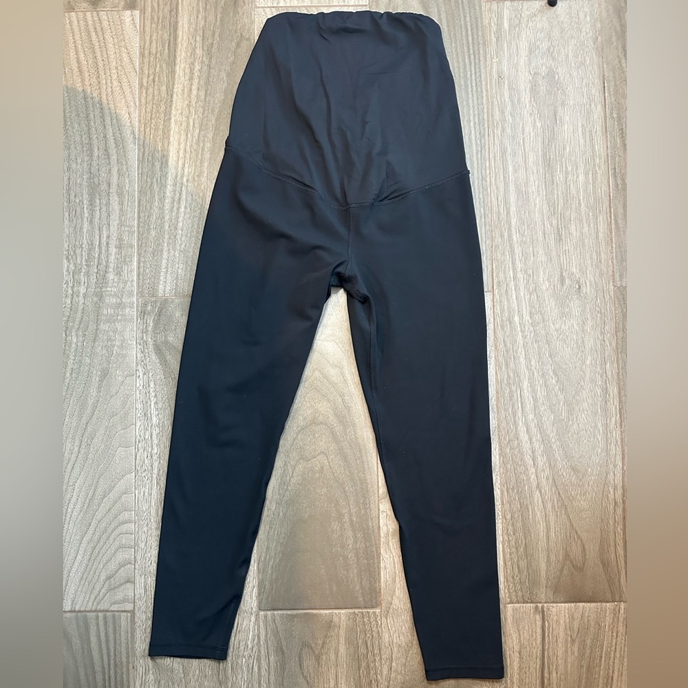 Isabel by Ingrid and Isabel Maternity Active Leggings Over the Belly Size M